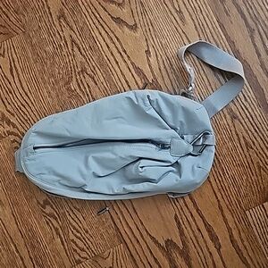 Athleta Kinetic Sling Crossbody Muted Lilac